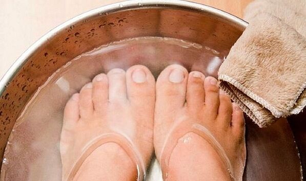 bain de pieds pour les infections fongiques